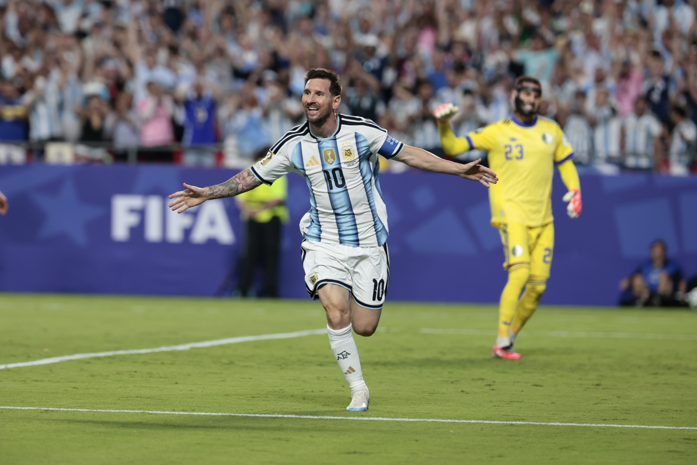 Argentina vs Aljazair: Lionel Messi Cetak Hattrick Perdana di Piala Dunia, Albiceleste Menang 3 Gol Tanpa Balas