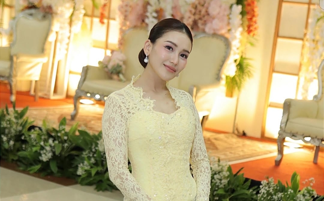 ​Ayu Ting Ting Genap 34 Tahun, Pesan Menyentuh Ivan Gunawan dan Kejutan Bunga Raksasa Jadi Sorotan