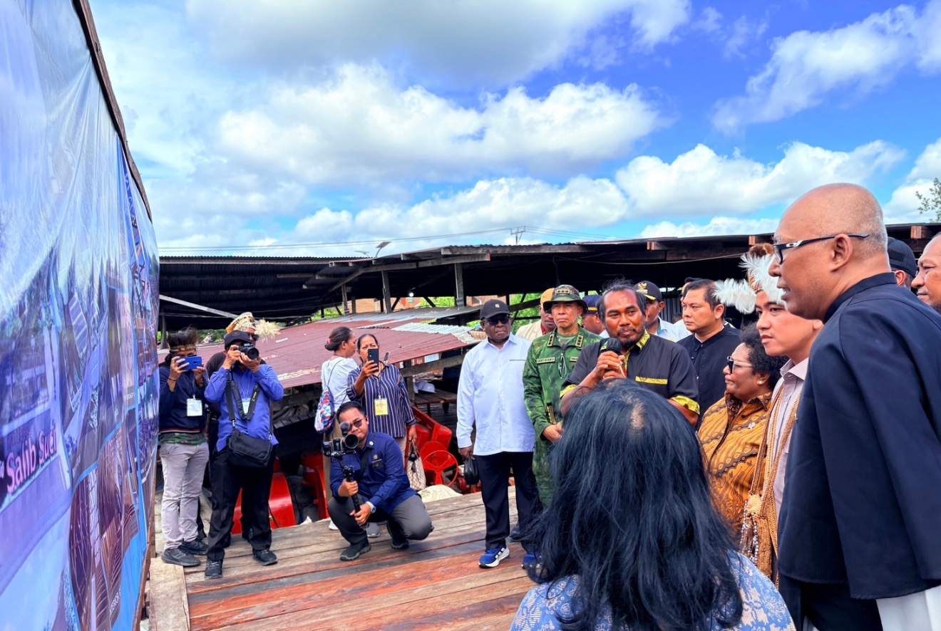 Kunjungi Asmat, Gibran Pastikan Pembangunan Katedral Salib Suci Terus Berlanjut