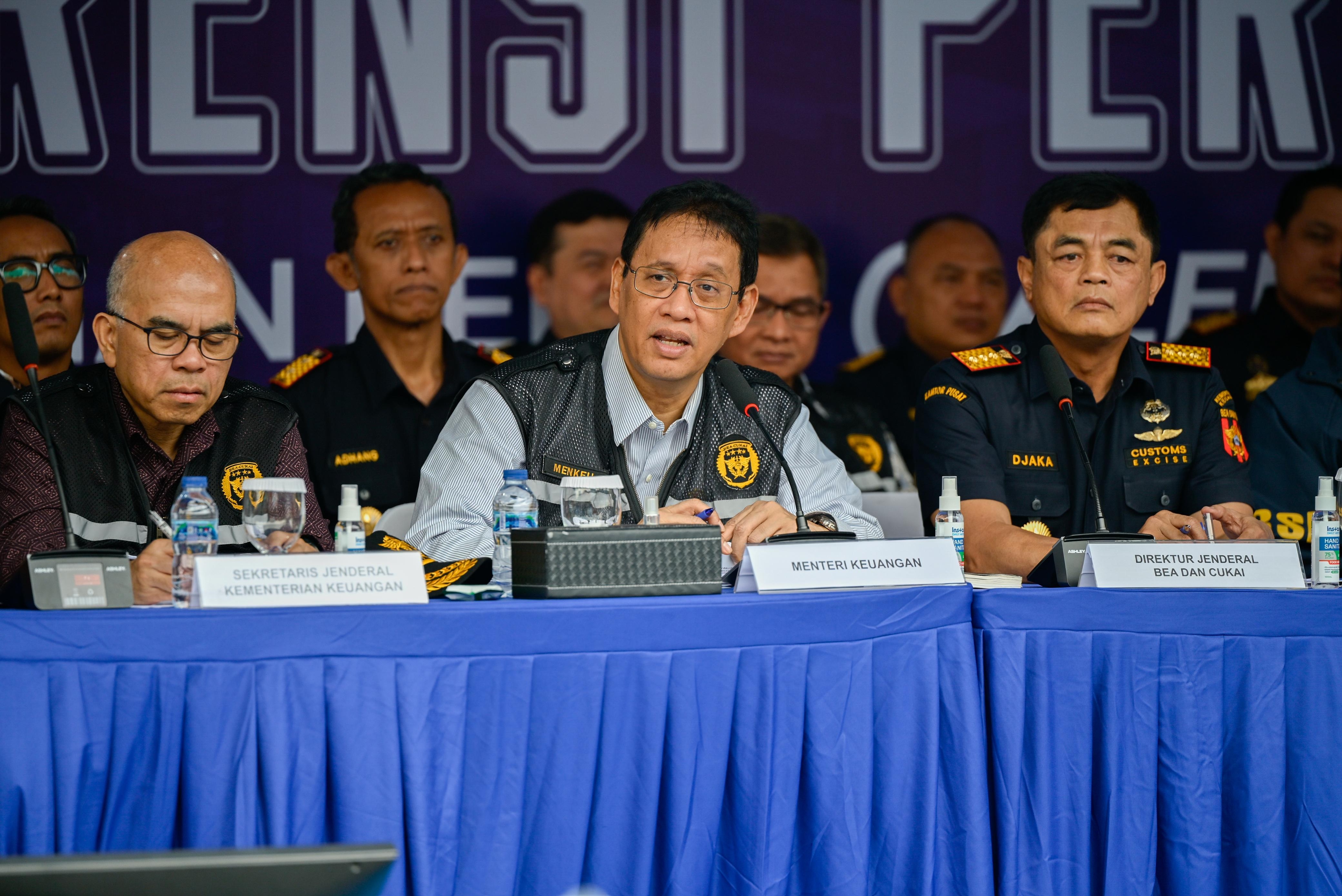 Menkeu Telusuri Aktor di Balik Ribuan Bal Ballpress Ilegal