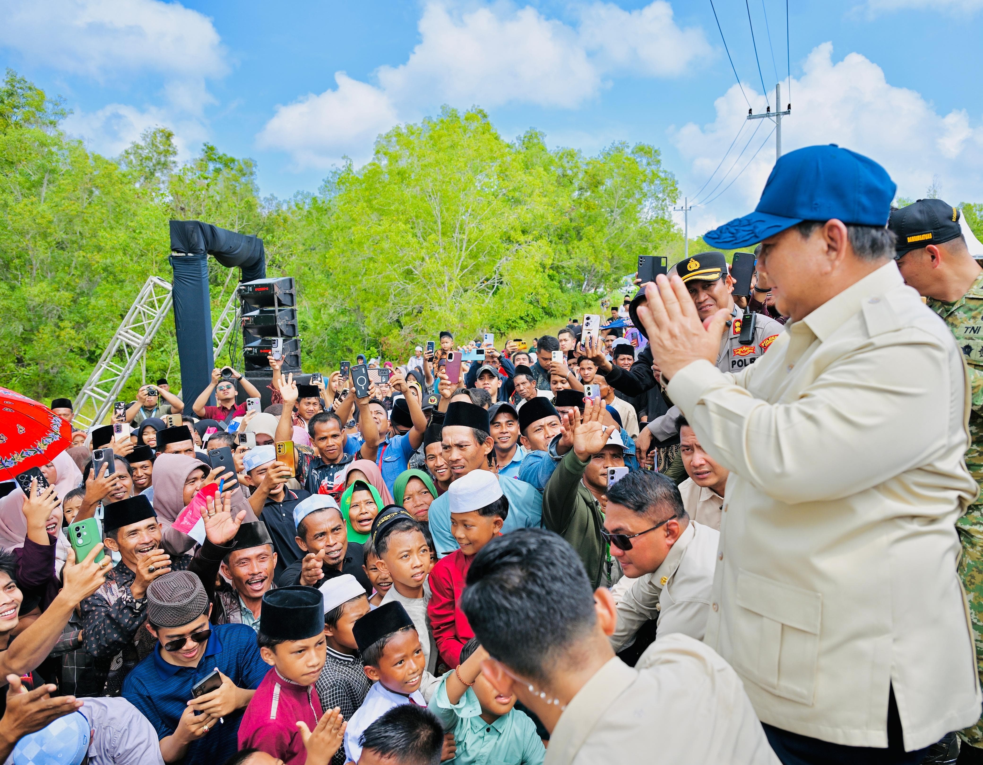 Warga Desa Larlar Senang Ruas Jalan Sudah Diperbaiki, Mobilitas dan Ekonomi Makin Lancar