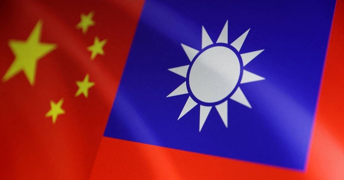 Kapal Induk Tercanggih China Fujian Lintasi Selat Taiwan, Beijing Kirim Ancaman?