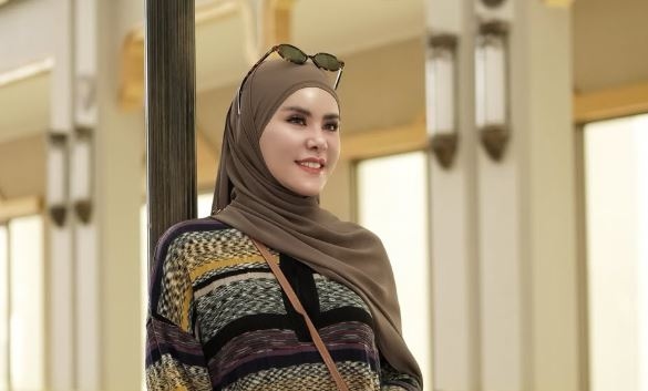 ​Gasak Barang Branded Angel Lelga, Sang ART Jadi Tersangka