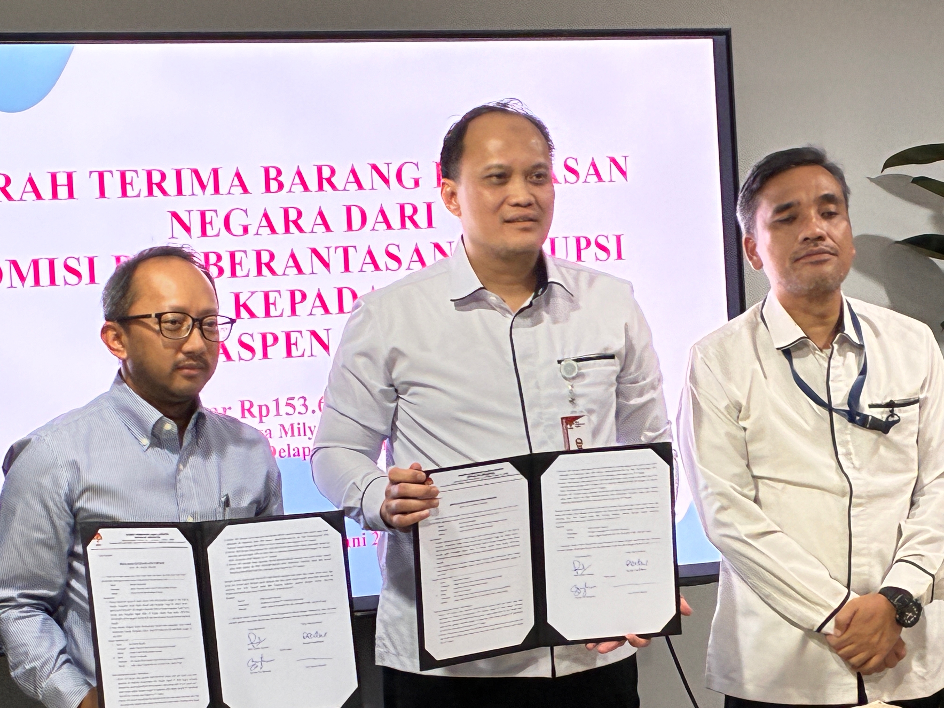 KPK Serahkan Uang Rampasan Rp153,6 Miliar ke Taspen Terkait Kasus Investasi Fiktif
