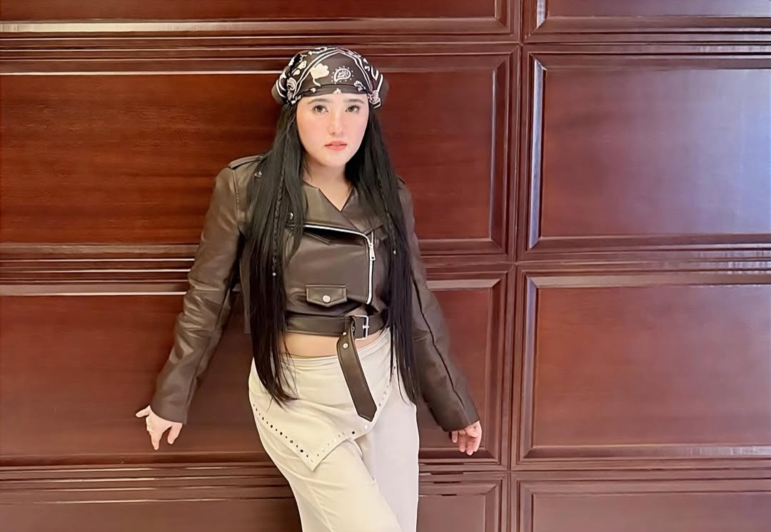 ​Detik-detik Menegangkan! Via Vallen Terpeleset di Tangga Sambil Gendong Bayi, Begini Kondisi Terbarunya