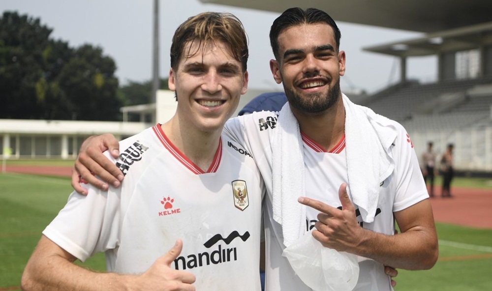 DPR Setujui Naturaliasi Pesepak Bola Luke Vickery dan Mitchell Lee Baker 