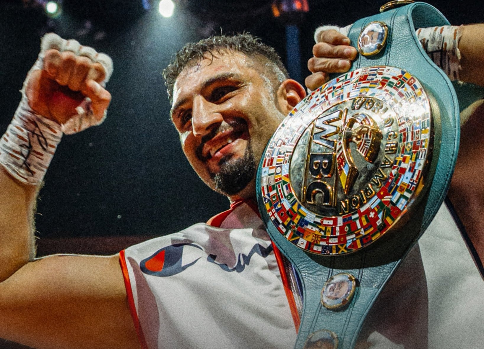 Resmi Jadi Juara Penuh WBC, Agit Kabayel Tantang Anthony Joshua dan Tyson Fury