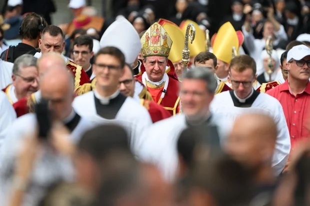 Penahbisan Tanpa Izin Paus Leo XIV, Vatikan Ekskomunikasi 6 Uskup SSPX