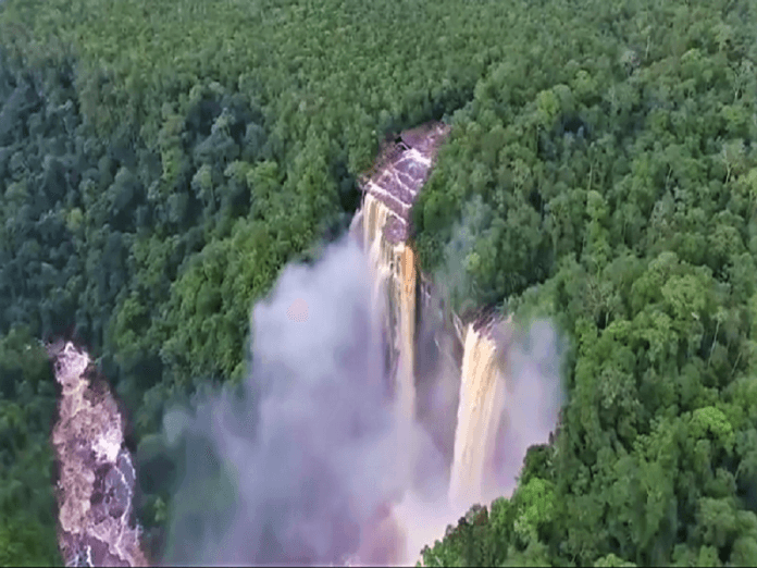 5 Air Terjun Tertinggi di Indonesia, Jadi Rekomendasi Wisata untuk Liburan