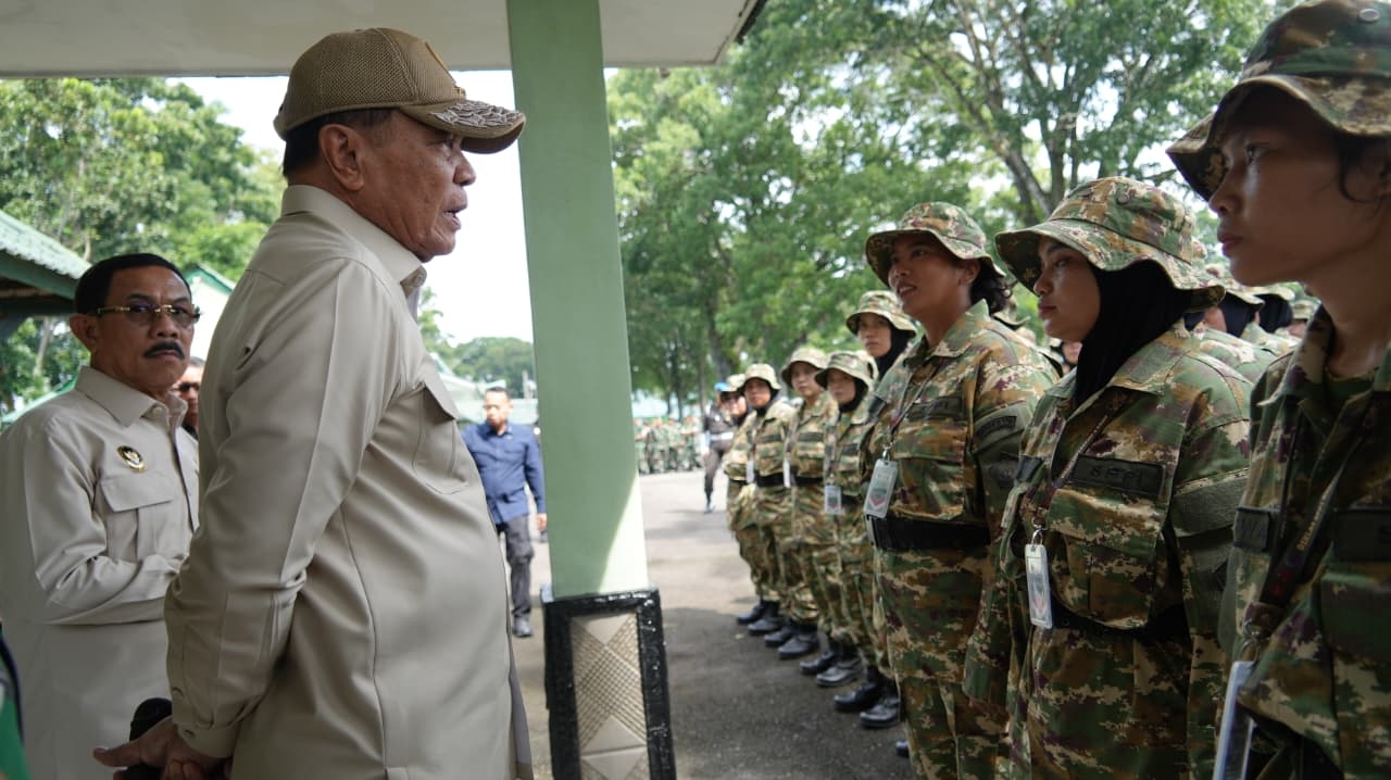 Menko Polkam Beri Motivasi Siswa Dikmaba TNI dan Calon Manajer KDKMP di Rindam I/Bukit Barisan