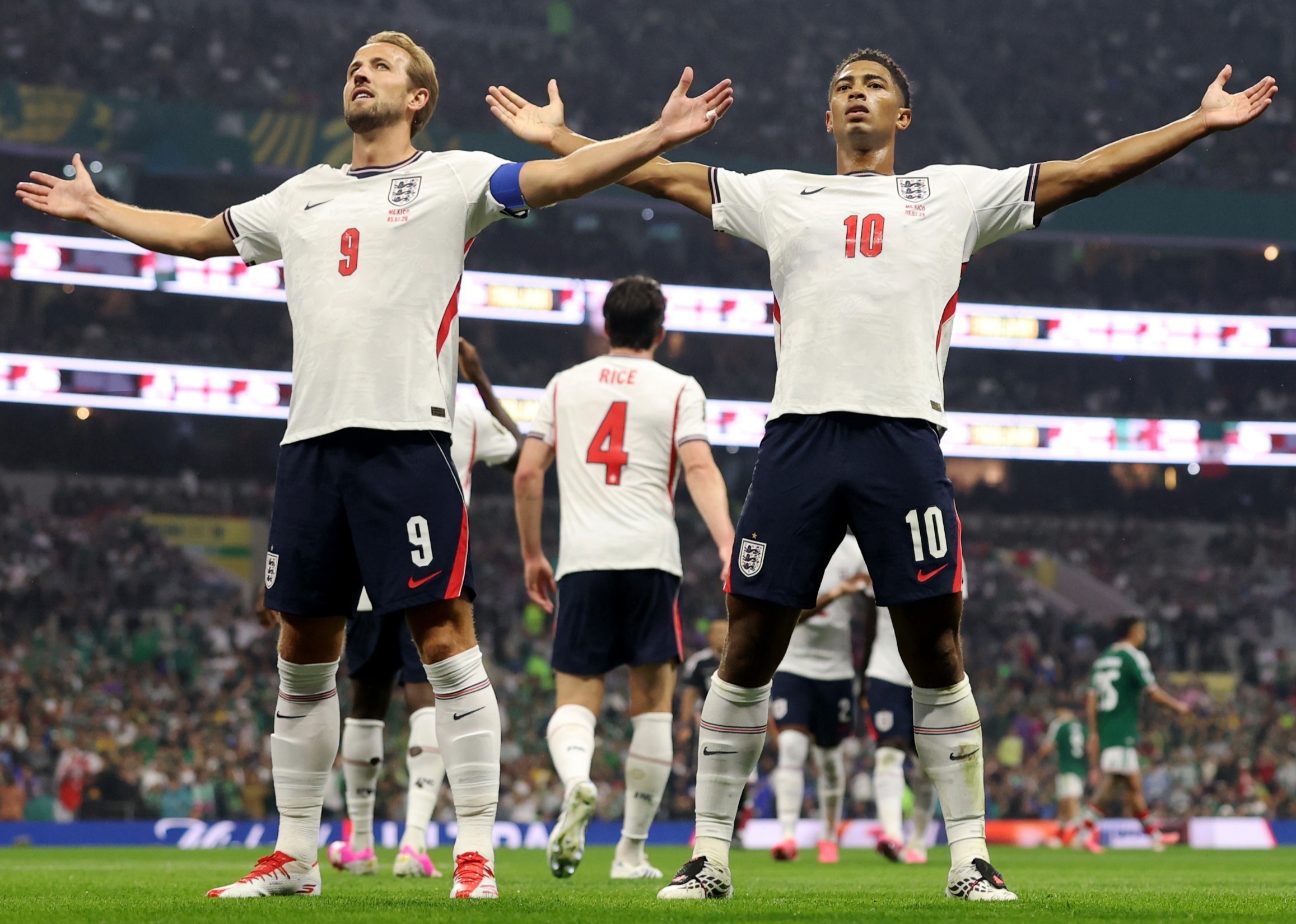 Meksiko vs Inggris: 10 Pemain Tiga Singa Taklukkan Keriuhan Azteca, Bellingham 2 Gol