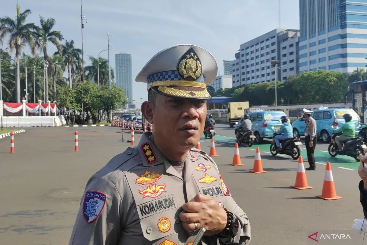 Polisi Selidiki Pengendara Mobil Arogan di Pesing Jakbar, Terobos Water Barrier hingga Hina Petugas