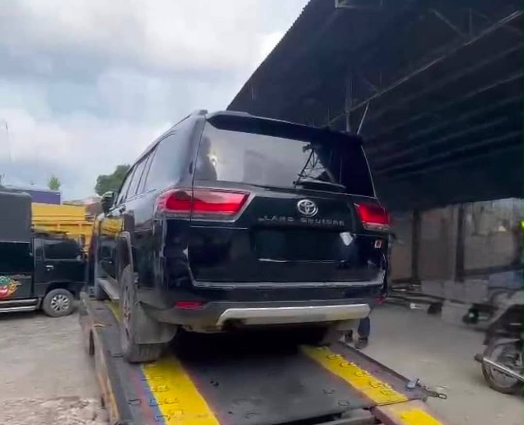 KPK Geledah Kantor Bupati hingga DPRD Kuansing, Sita Dokumen dan Land Cruiser Diduga Hasil Suap