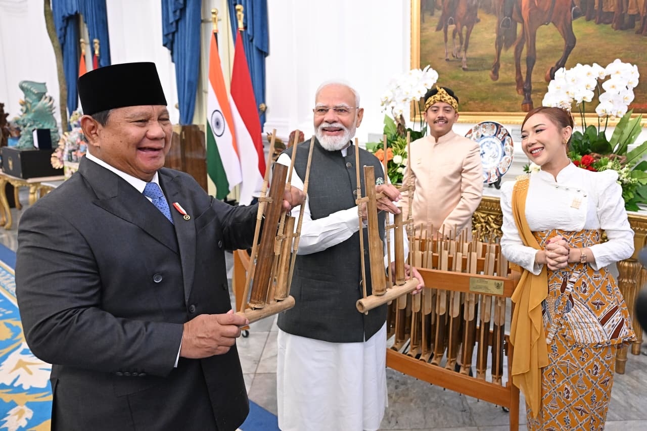 Momen Prabowo dan PM Modi Duet Mainkan 'Kuch Kuch Hota Hai' Pakai Angklung di Istana