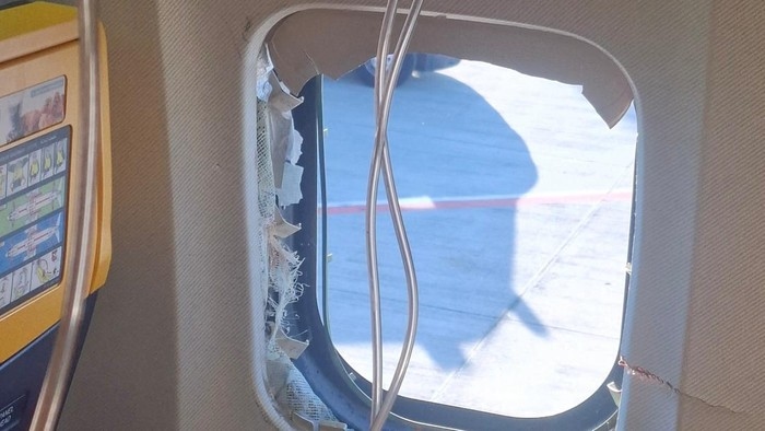 Penumpang Nyaris Tersedot Keluar usai Jendela Boeing 737 Ryanair Terlepas di Udara, Ini Kronologi Lengkapnya