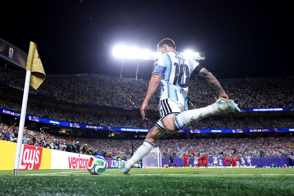 Inggris vs Argentina: Akankah Sejarah Diego Maradona Berulang Pada Duel Pertama Lawan Lionel Messi?