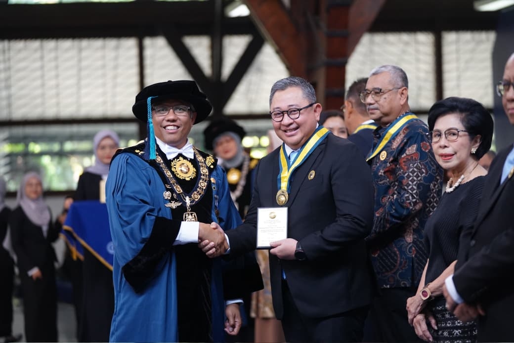ITB Anugerahkan Ganesa Wirya Jasa Adiutama kepada Direktur Utama PTC