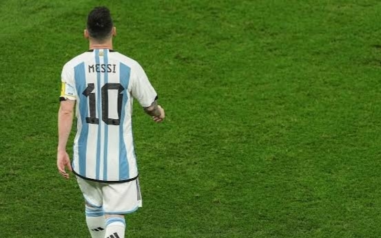 Inggris vs Argentina: Menanti Tiga Singa Memecahkan Misteri Jalan Kaki Lionel Messi