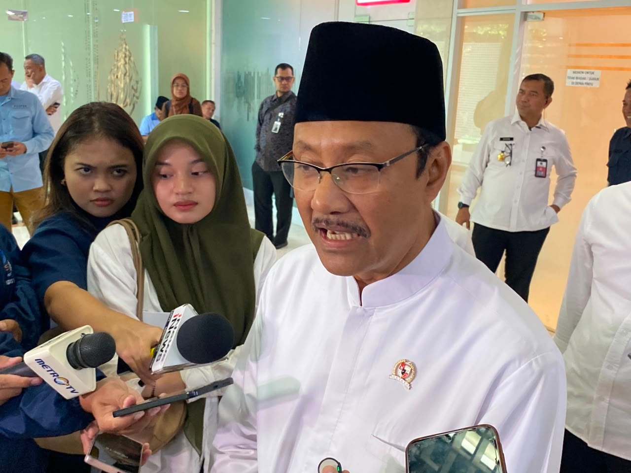 Mensos Evakuasi Anak Sayuti Melik, Beri Layanan Kesehatan dan Bantuan