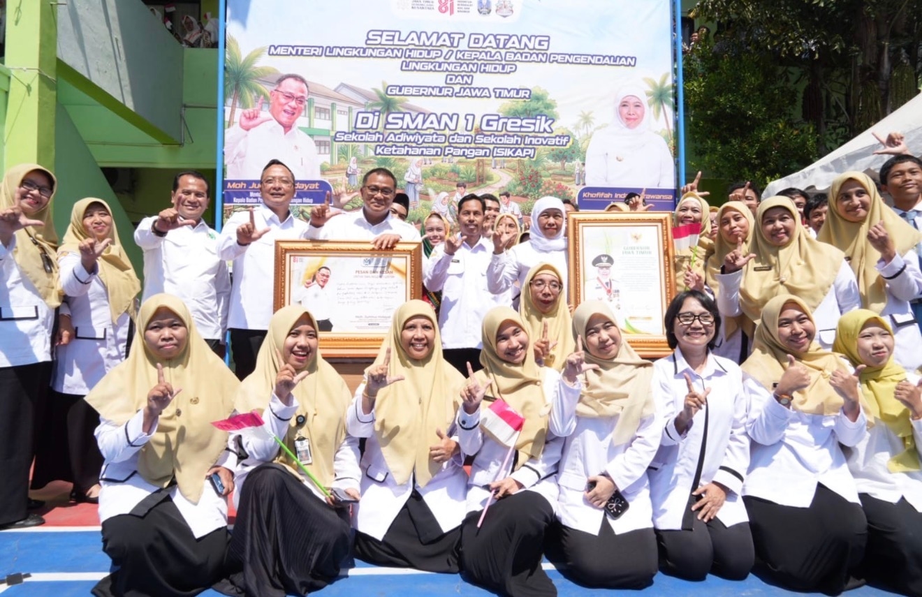 SMAN 1 Gresik Raih Adiwiyata, Menteri Jumhur: Jatim Ranking 1 Jaga Lingkungan dan Kelola Sampah