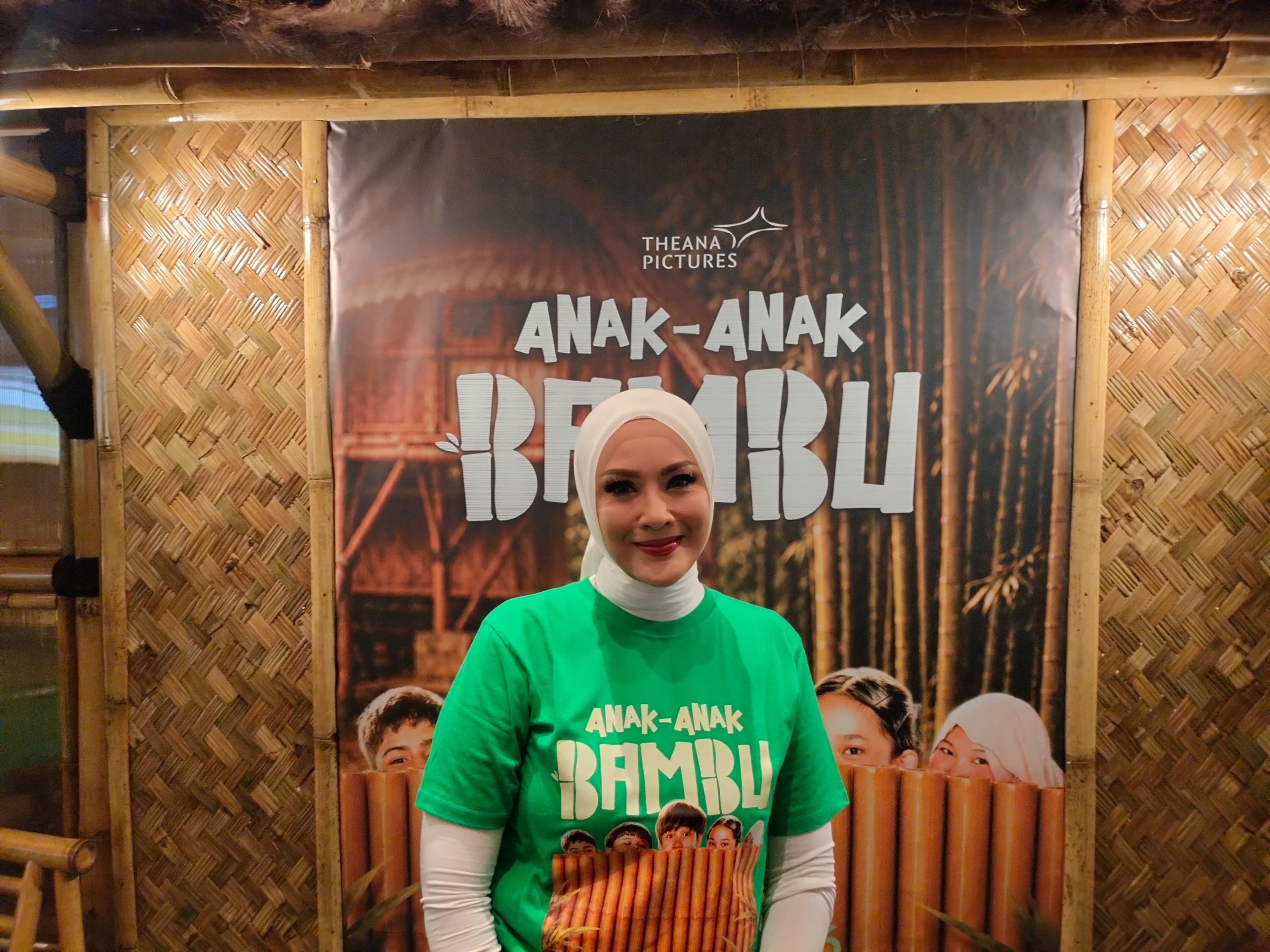 Enggak Cuma Cari Untung, Elma Theana Gandeng Anak Yatim Nobar Film Perdananya