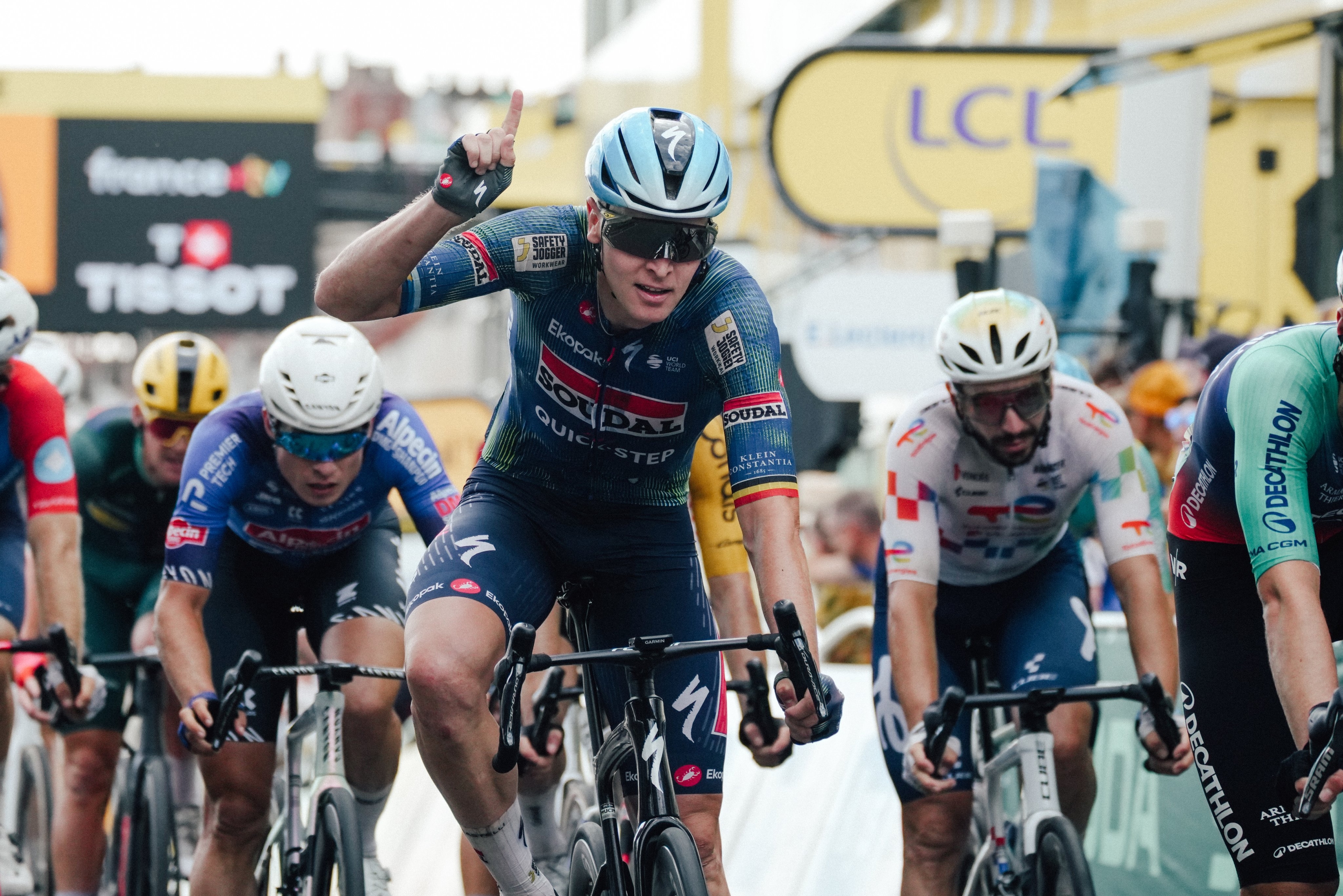 Tour De France: Hattrick, Tim Merlier Rajai Etape 12 yang Diwarnai Kecelakaan Massal