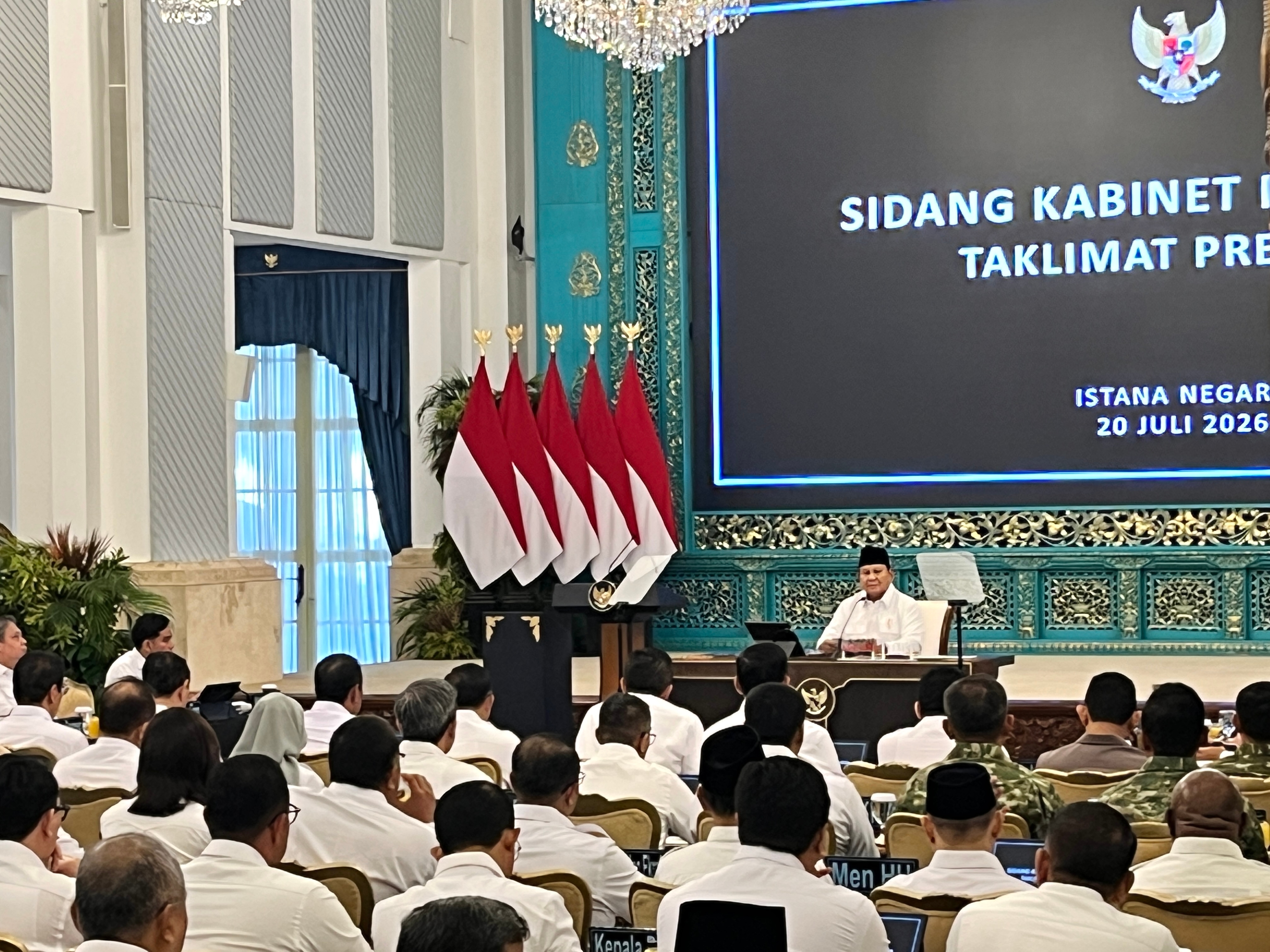 Gibran Tak di Samping Prabowo Saat Sidang Kabinet, Qodari: Posisi Duduk Hanya Soal Teknis Penyelenggara