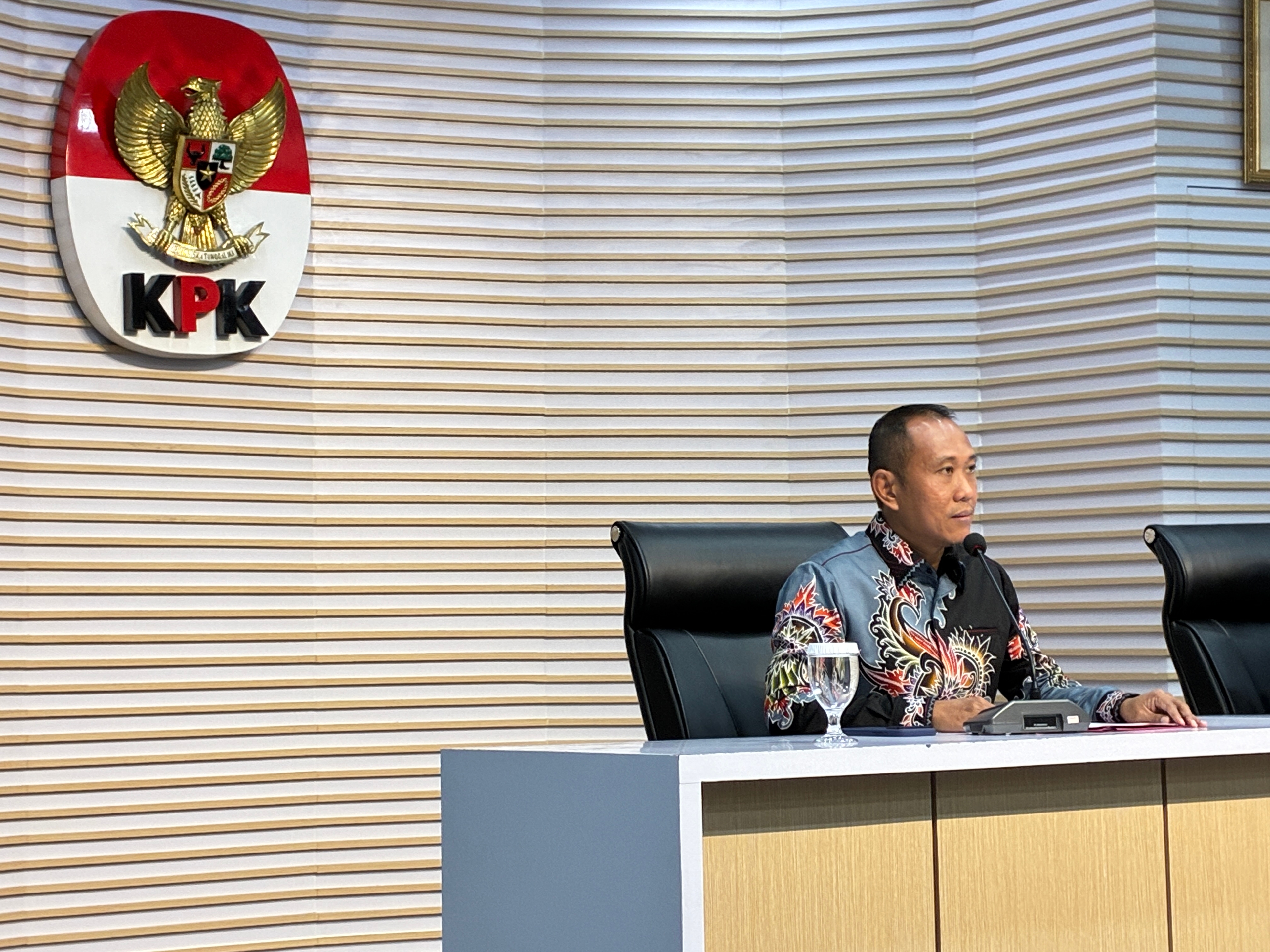 Bupati Lombok Barat Jadi Tersangka, Diduga Terima Sapi Kurban hingga Alphard dari Rekanan