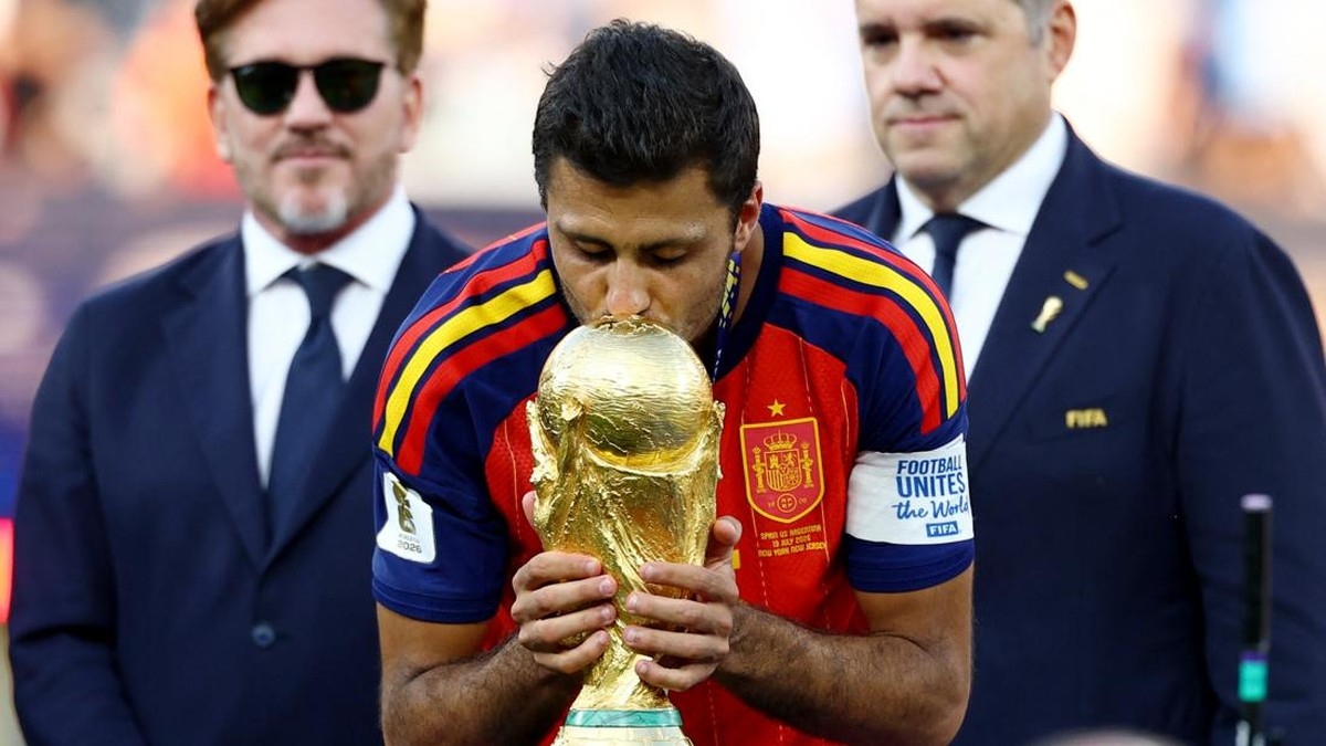 Bursa Transfer: Real Madrid Pede Boyong Rodri ke Bernabeu, Maresca Tahan Sang Gelandang