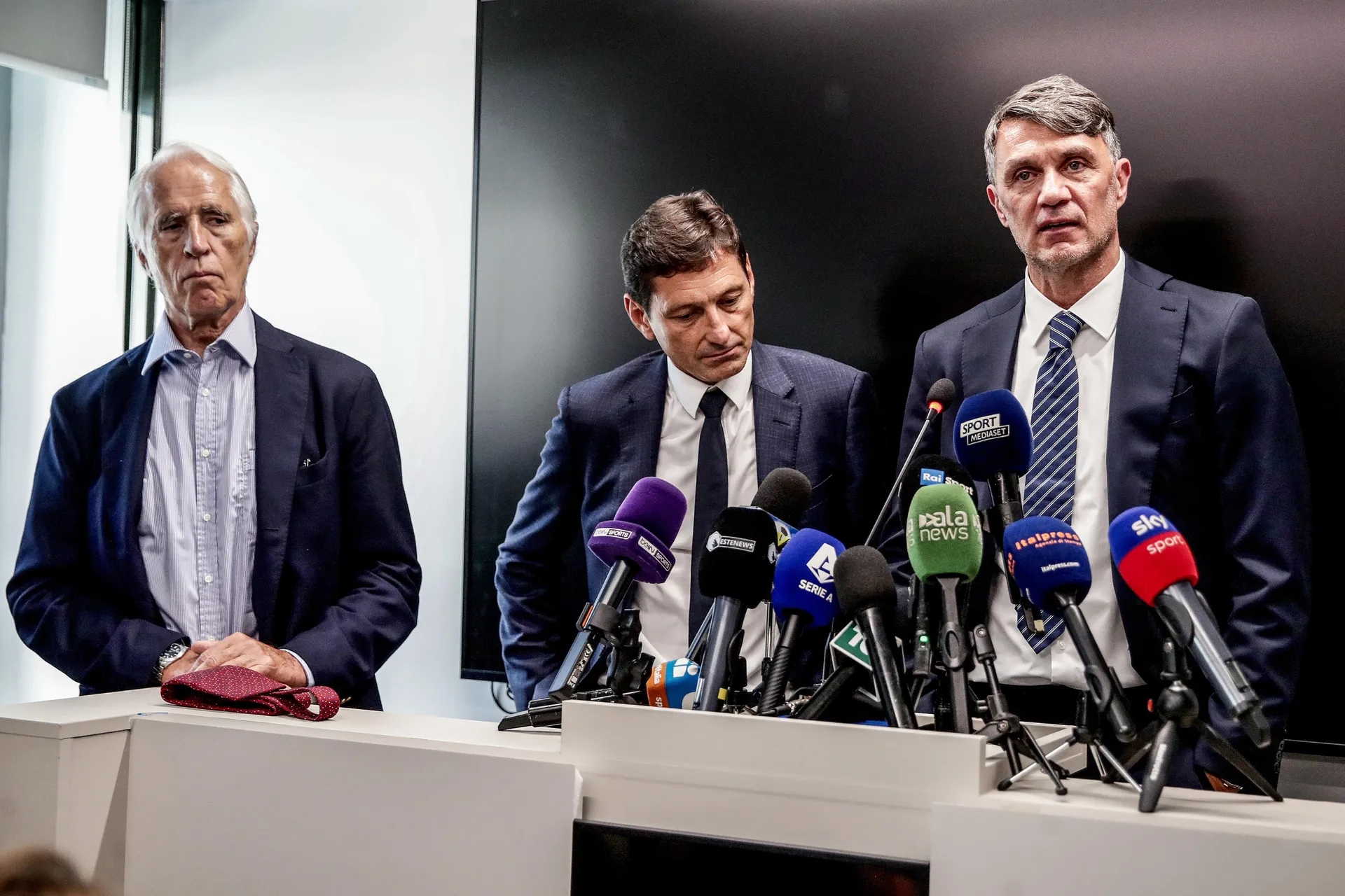 Paolo Maldini Mundur setelah Pencoretan Andrea Pirlo, Krisis Sepakbola Italia Makin Dalam?