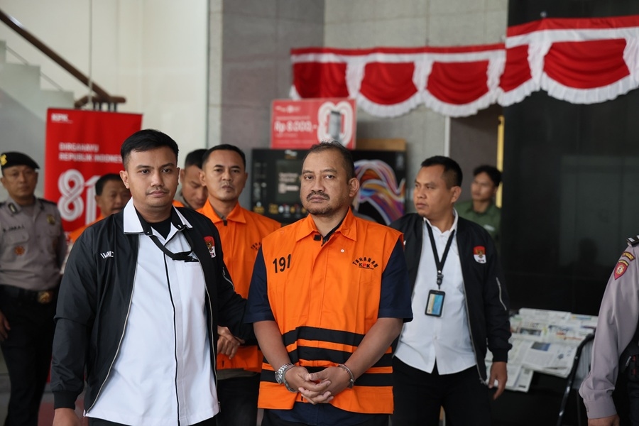 Pakai Rompi Oranye KPK, Bupati Pemalang Anom Widiyantoro Minta Maaf dan Ngaku Tidak Ada Jual Beli Jabatan