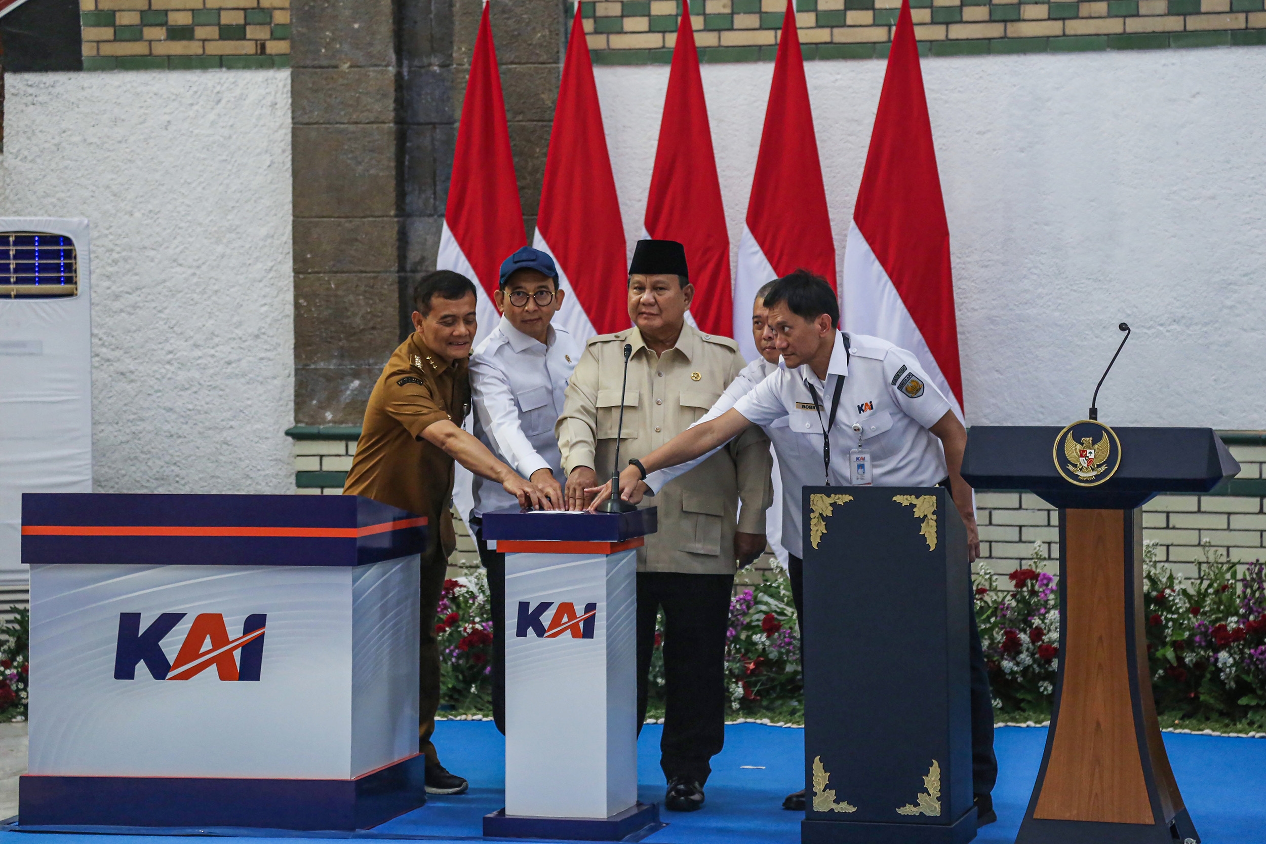 Prabowo: Kereta Api Harus Layani Rakyat, Jangan Tinggalkan Kota-kota Kecil