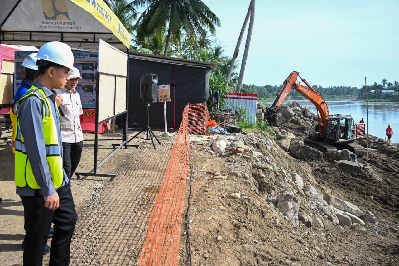 Gibran Tinjau Pembangunan Jembatan Krueng Tingkeum Bireuen, Progres Capai 80,5 Persen