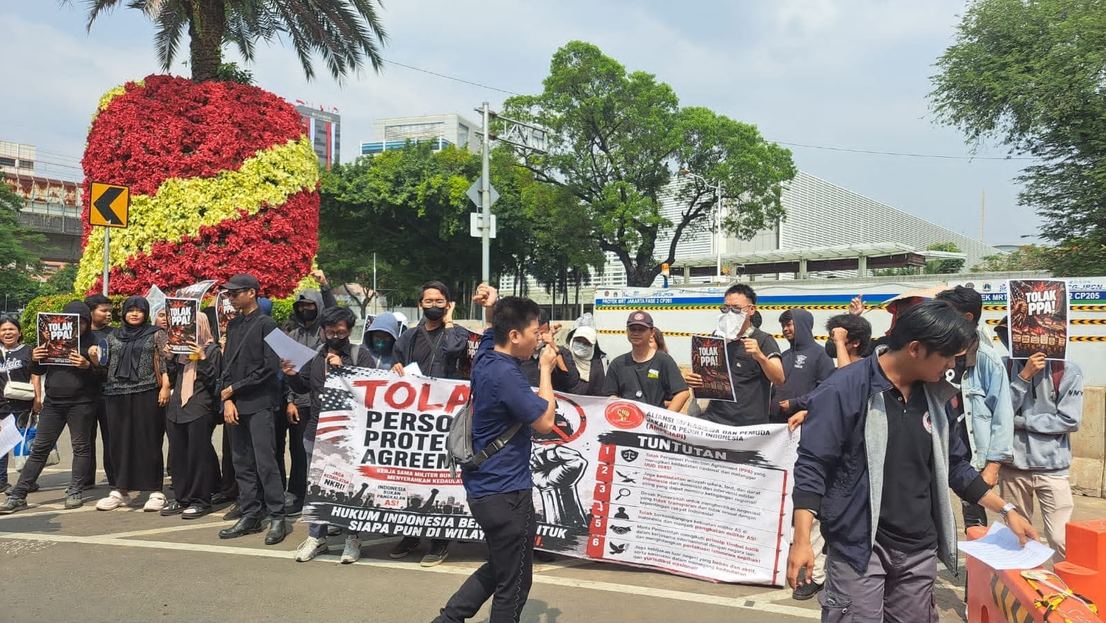 Mahasiswa dan Pemuda Jakarta Gelar Aksi di Kedubes AS, Tolak Personnel Protection Agreement demi Kedaulatan Negara