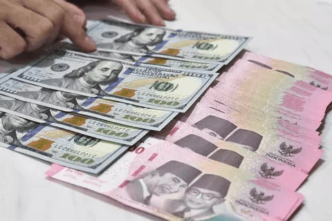 Pelaku Pasar Cermati 4 Sentimen Ini, Rupiah Ditaksir Tertekan ke Rp17.940