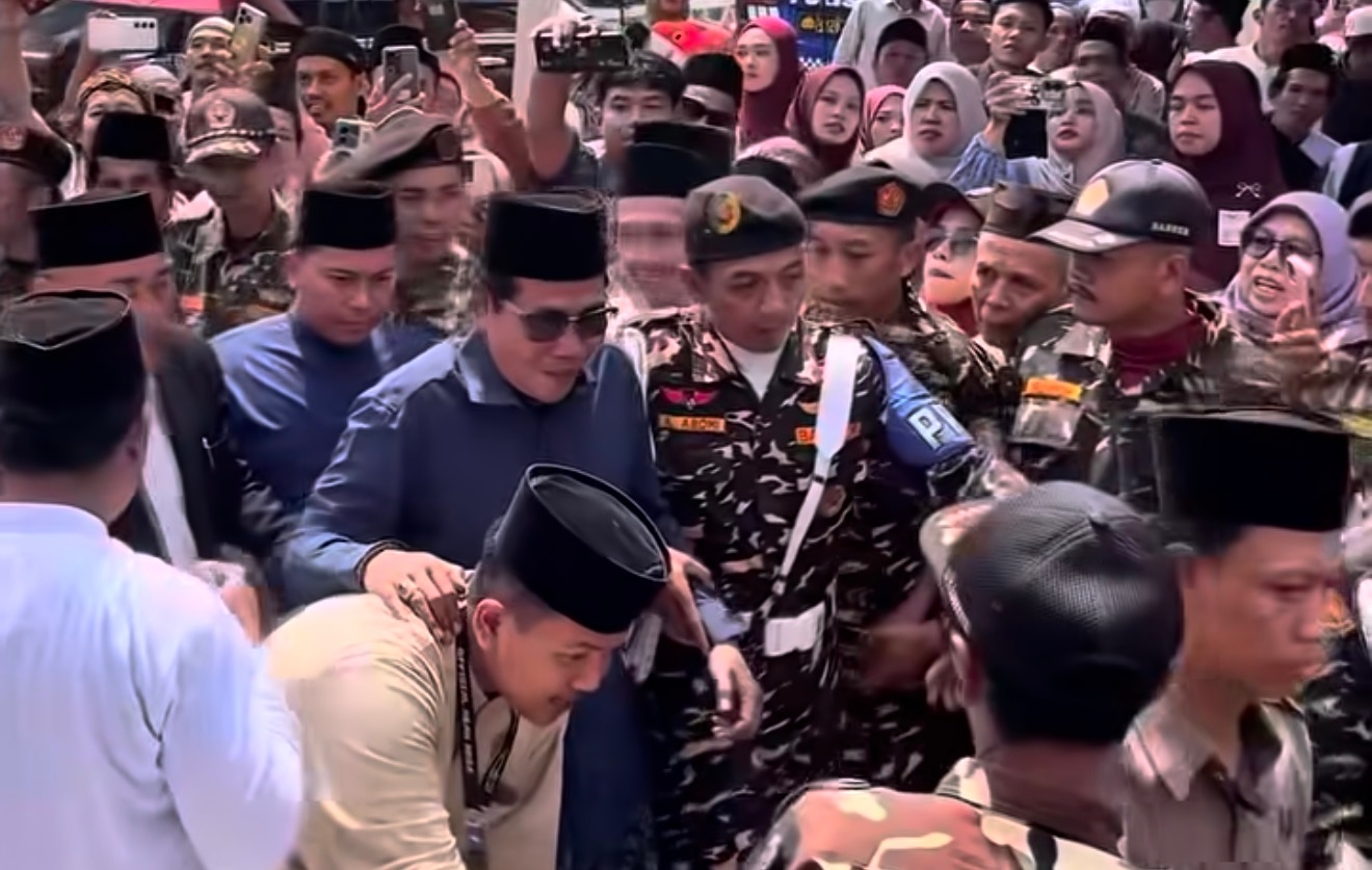 Alphard Pendakwah KH Anwar Zahid Dihantam Truk hingga Ringsek, Sang Kiai Tetap Hadiri Pengajian