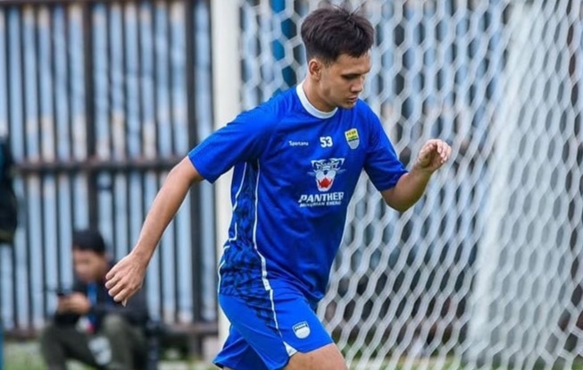 Persib Pinjamkan Hamra Hehanussa dan Henhen Herdiana ke Klub Super League Musim 2026-2027
