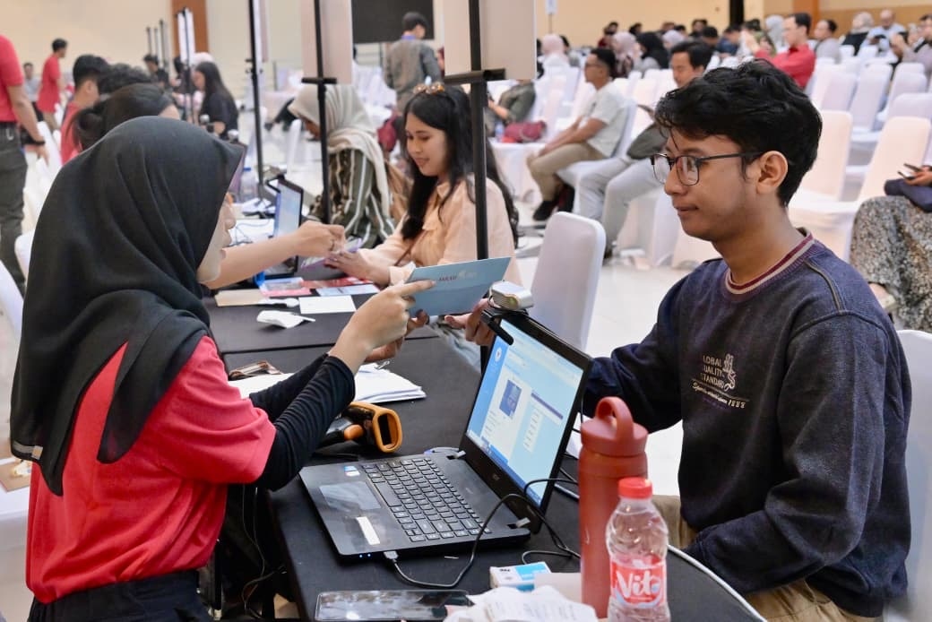 Antusias Warga Jelang HUT ke-81 Kemerdekaan RI: Siapkan Busana Adat, hingga Tunggu Atraksi Pesawat