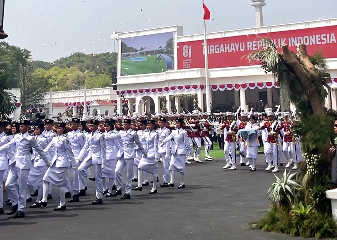 Tepuk Tangan Meriah, Ribuan Masyarakat Puji Penampilan Tim Paskibraka Indonesia Berdaulat