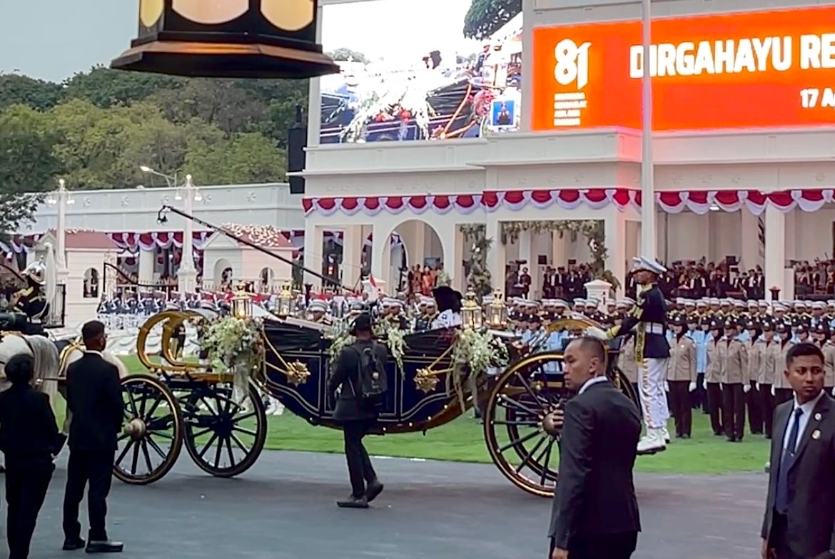 Kirab Bendera Pusaka dan Teks Proklamasi Tutup Rangkaian HUT ke-81 RI di Istana Merdeka