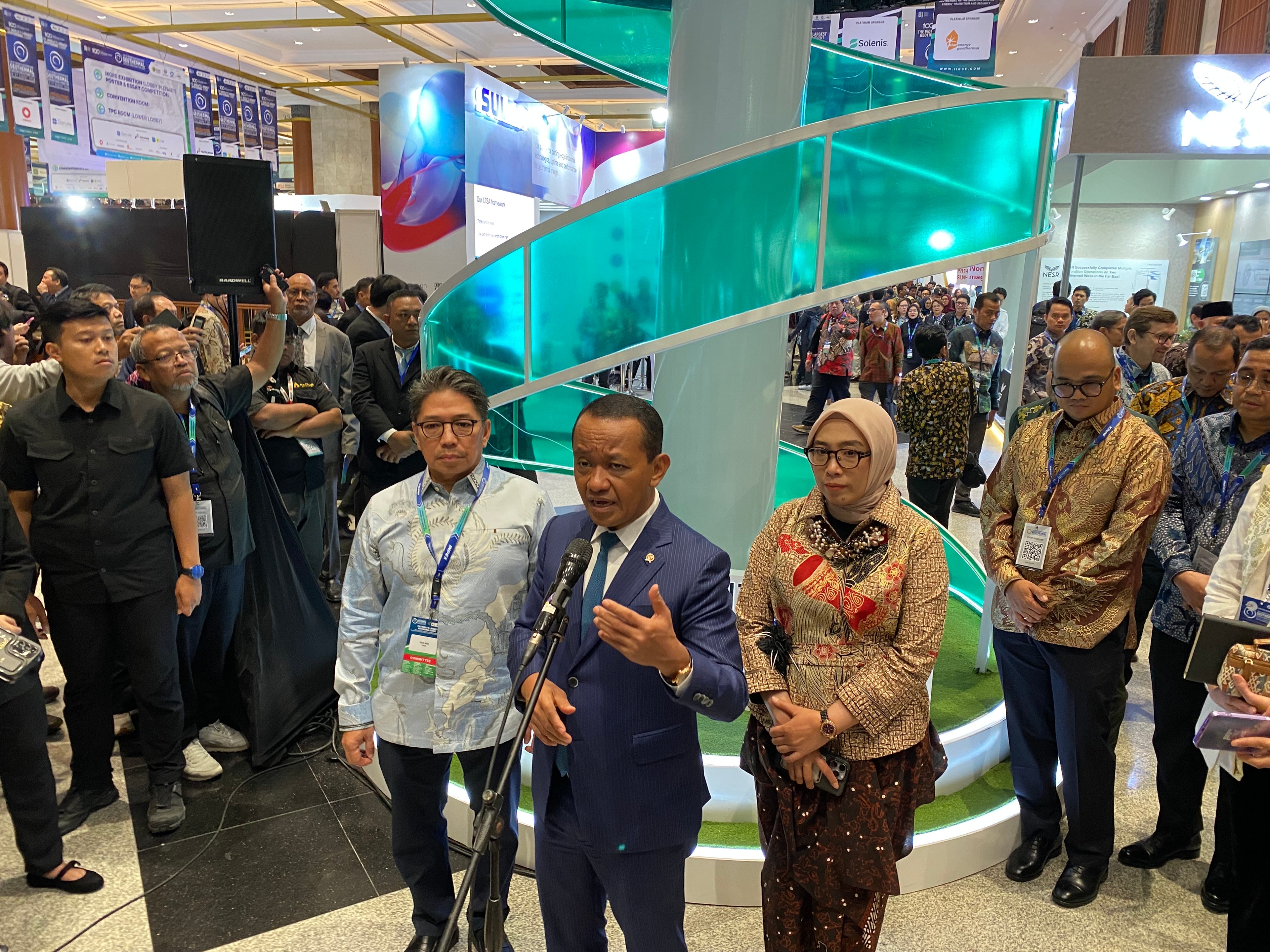 Rencana Pembatsan Pertalite untuk Desil 9-10, Bahlil: Masih Dibahas