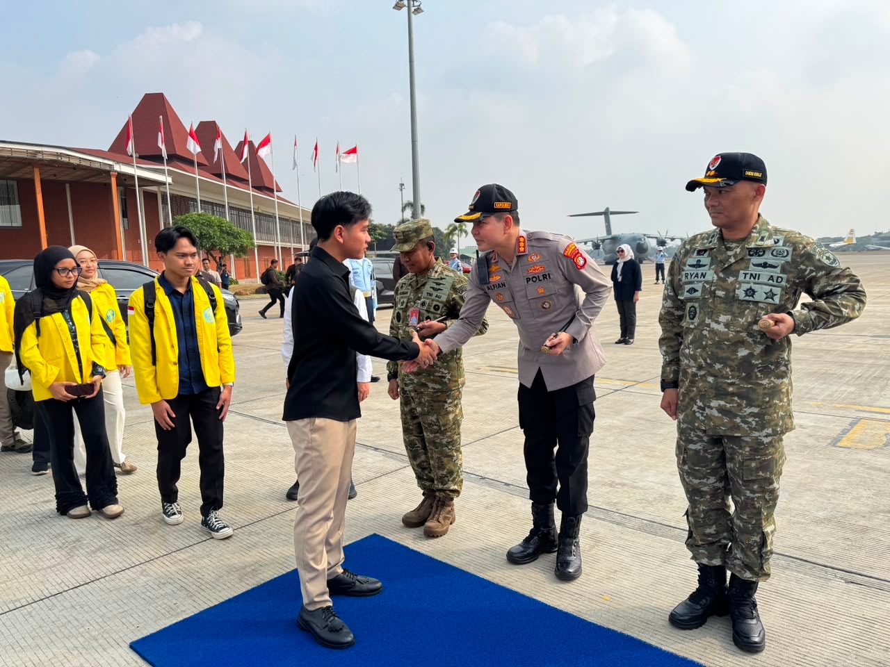 Gibran Kunjungi NTT Bareng Mahasiswa, Dorong Generasi Muda Berperan dalam Penanganan Bencana