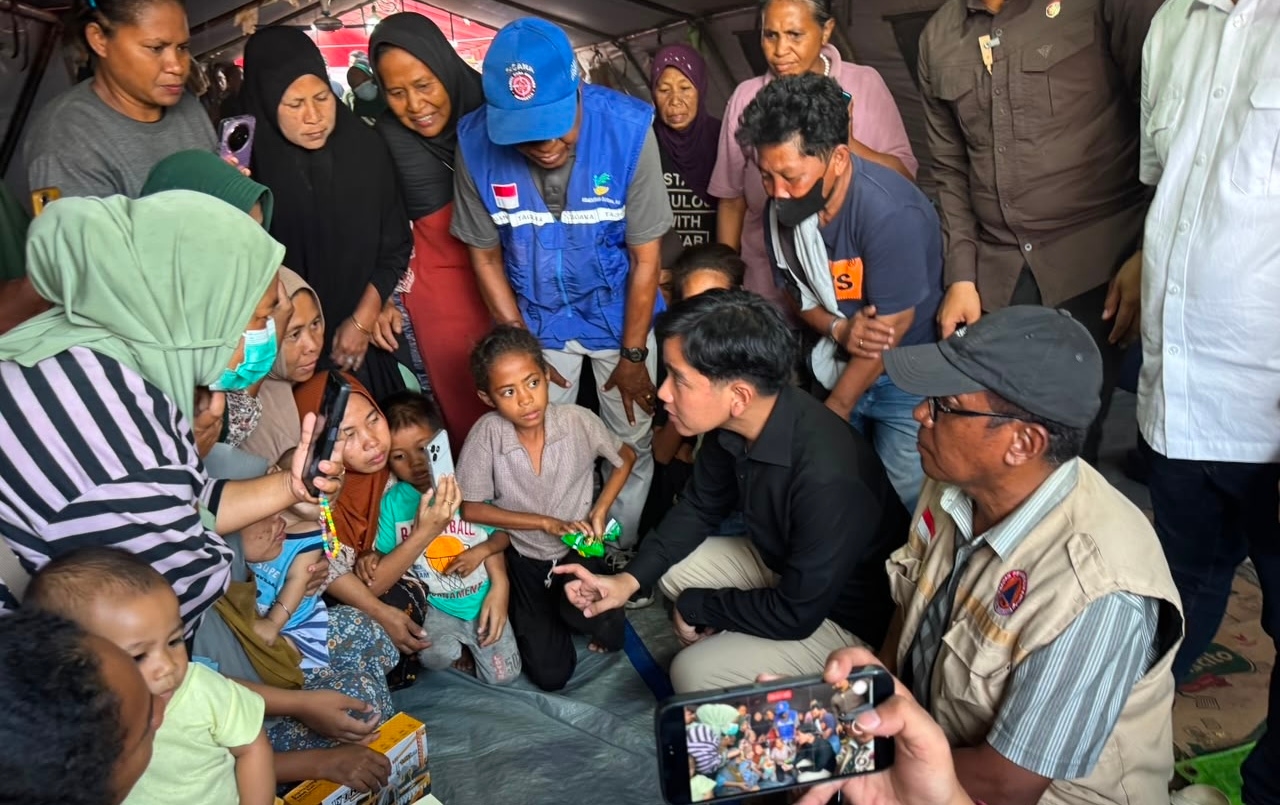 Temui Pengungsi Gempa Sikka, Wapres Gibran: Masyarakat NTT Tidak Sendirian