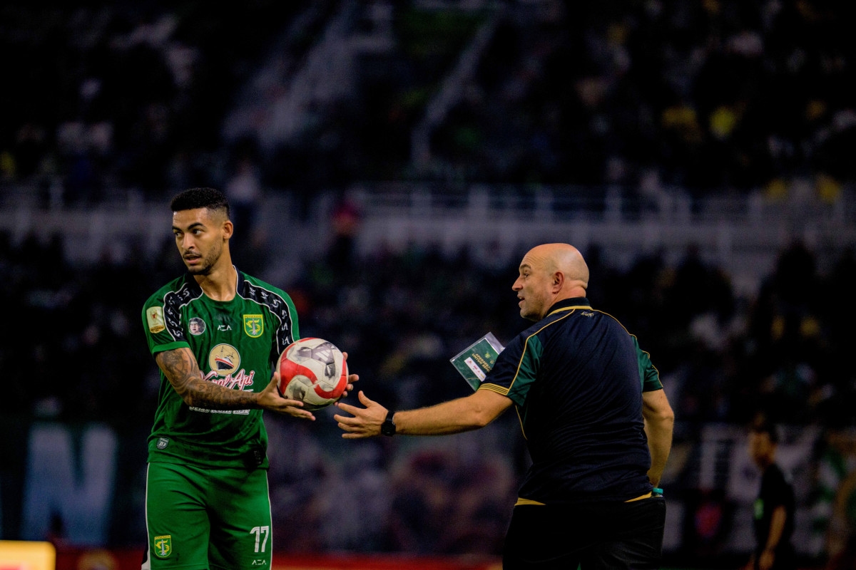 TC di Thailand Bukan Hanya Soal Kebugaran, Bernardo Tavares Ingin Ikatan Pemain Persebaya Makin Kuat