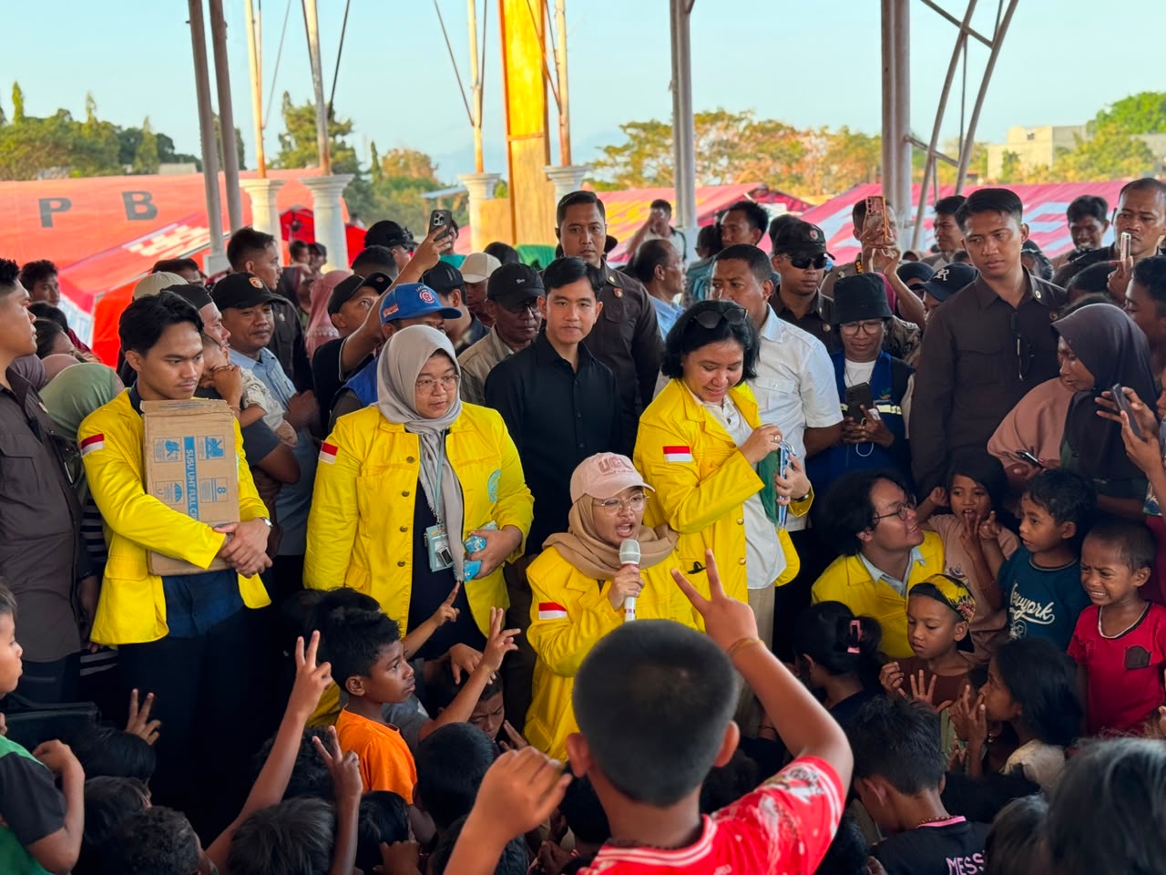 Gibran Libatkan Mahasiswa UI Dampingi Anak Korban Gempa NTT