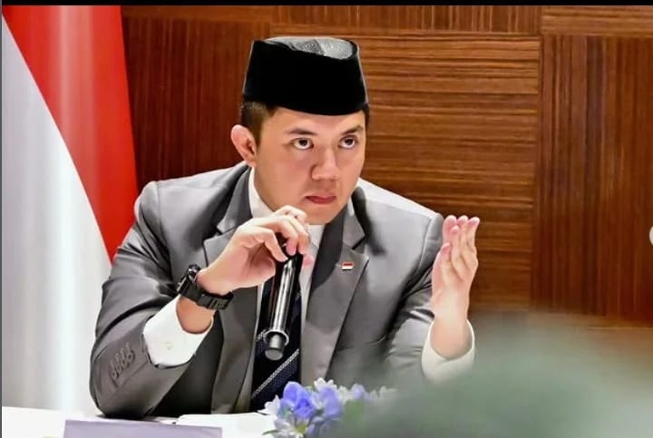 Seskab Teddy Pastikan Bantuan Logistik Bencana Sampai ke Masyarakat