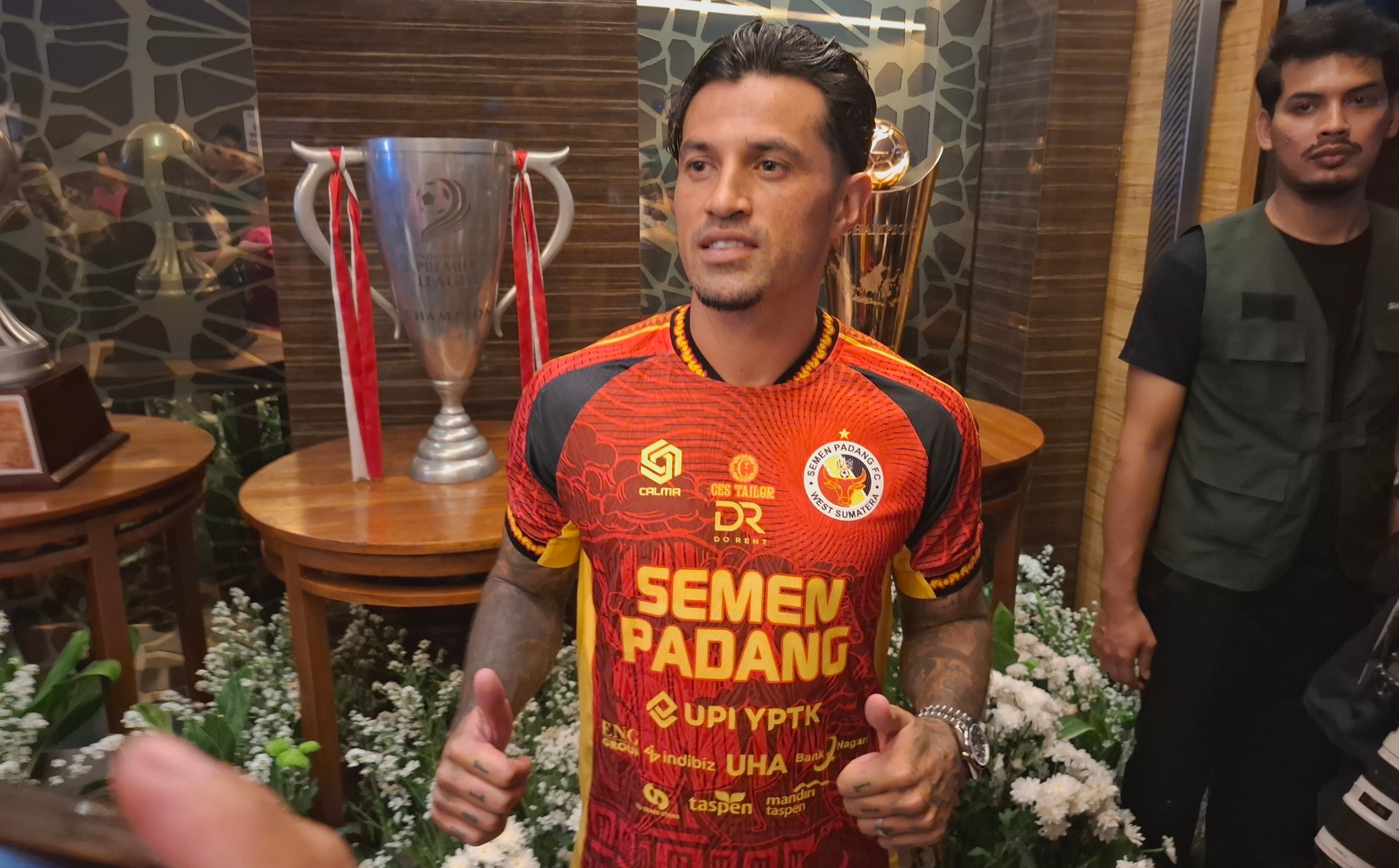 Gabung Semen Padang Meski Main di Kasta Kedua, Ini Alasan Stefano Lilipaly