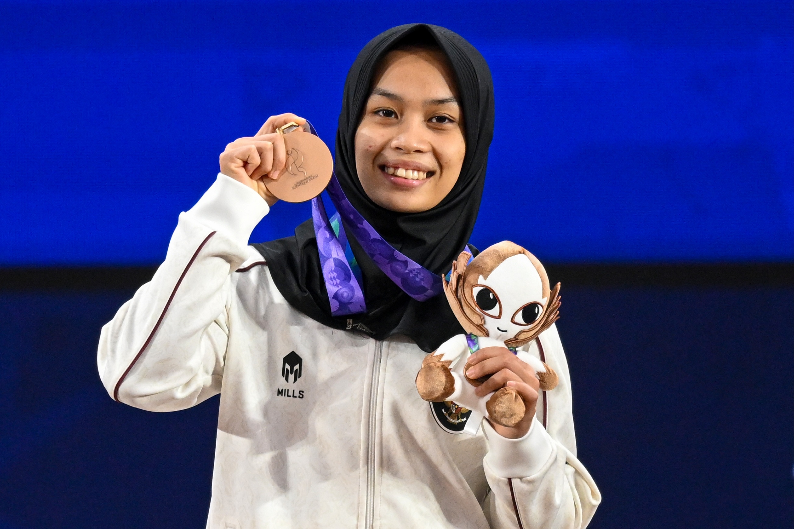 Asian Games: Debut Lifter Luluk Diana Berakhir dengan Medali Perunggu Kelas 49 Kilogram