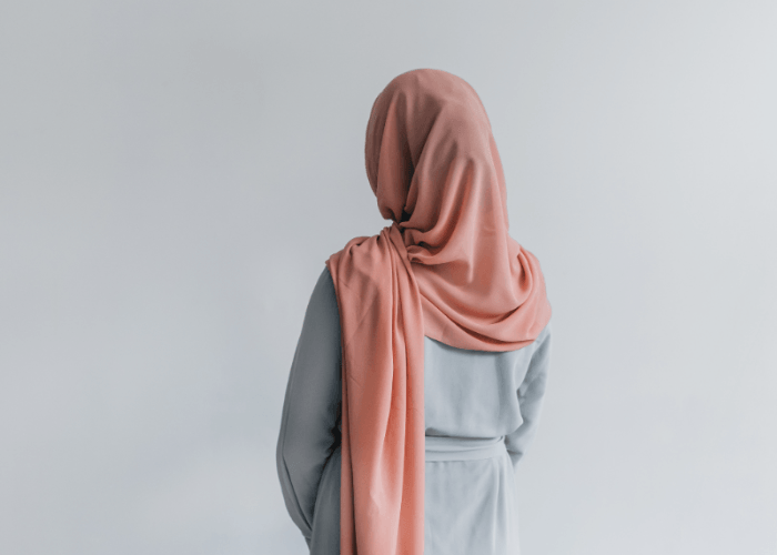 Kontroversi Model Hijab Cepol, Apakah Menyerupai Punuk Unta Yang Hukumnya Haram?