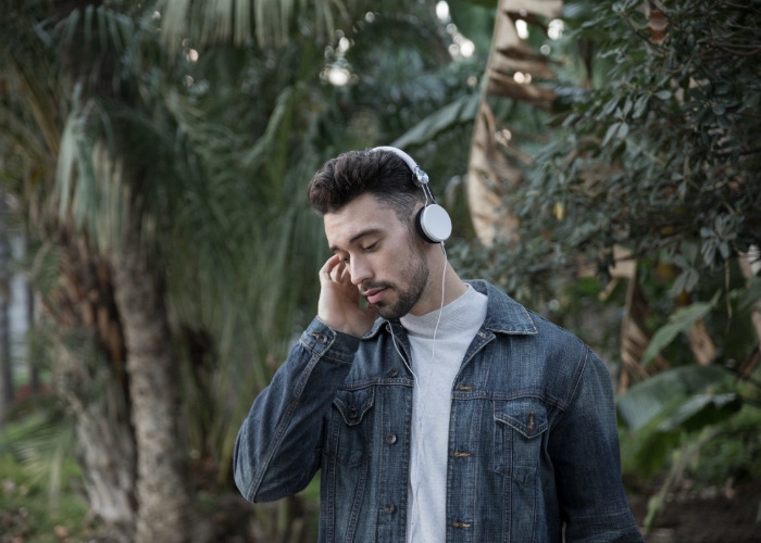 Dampak Negatif Sering Mendengarkan Lagu Galau, Bisa Buat Depresi Hingga Ganggu Produktivitas